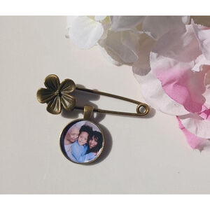 Personalized Wedding Bouquet Photo Pin: Bronze Memorial Lapel